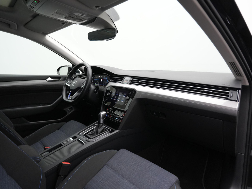 Volkswagen Passat (KJX99D) met abonnement