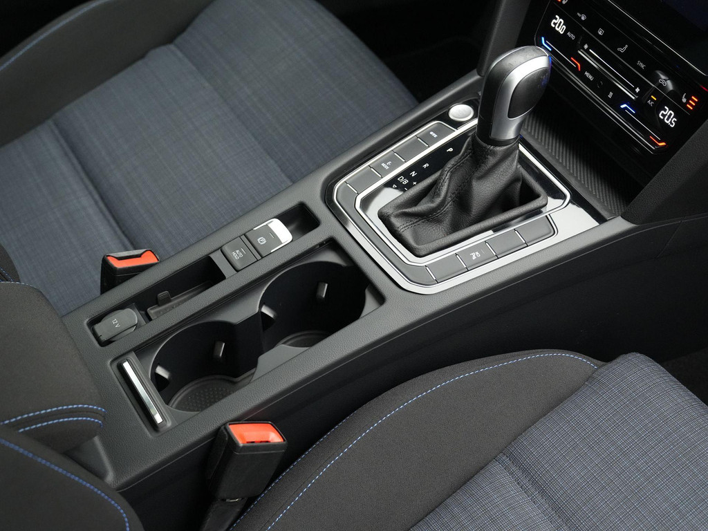 Volkswagen Passat (KJX99D) met abonnement