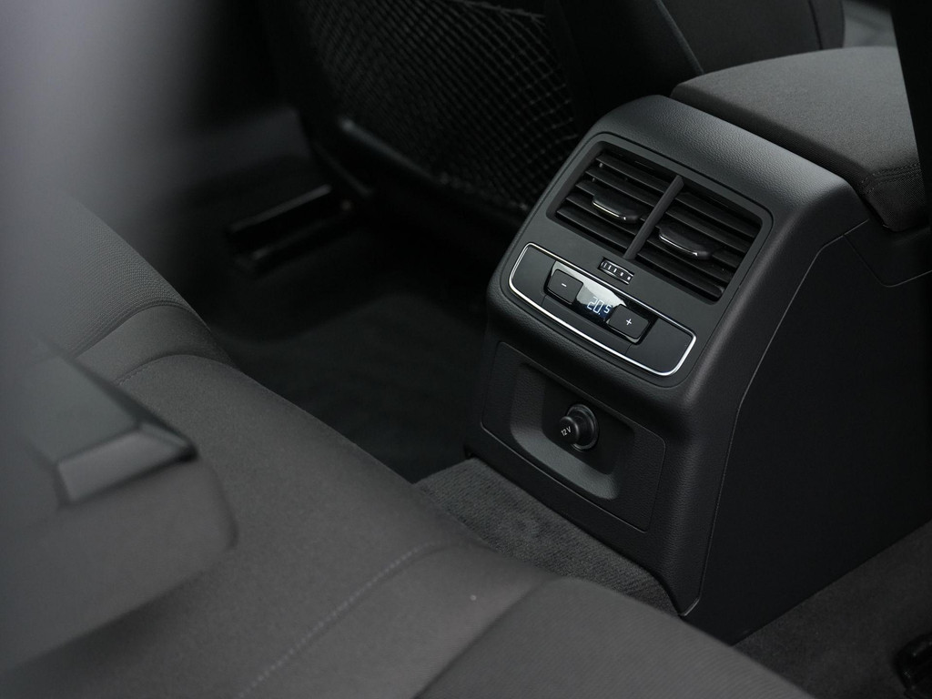 Audi A4 (T711SR) met abonnement