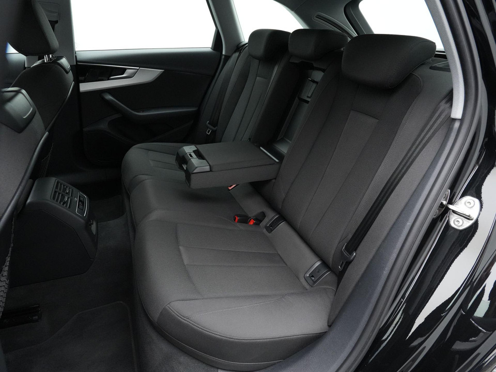 Audi A4 (T711SR) met abonnement