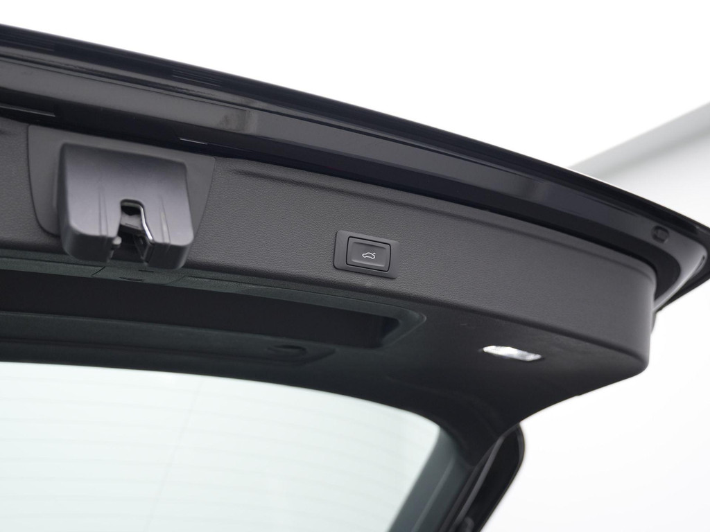 Audi A4 (T711SR) met abonnement