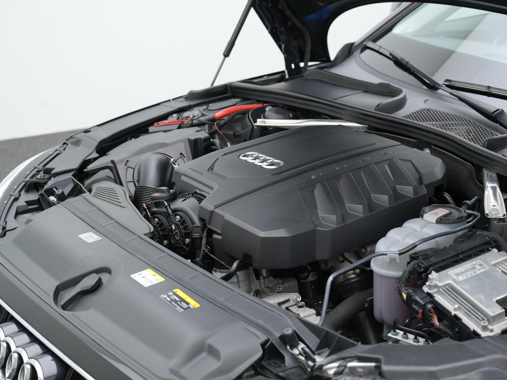Audi A4 (T711SR) met abonnement