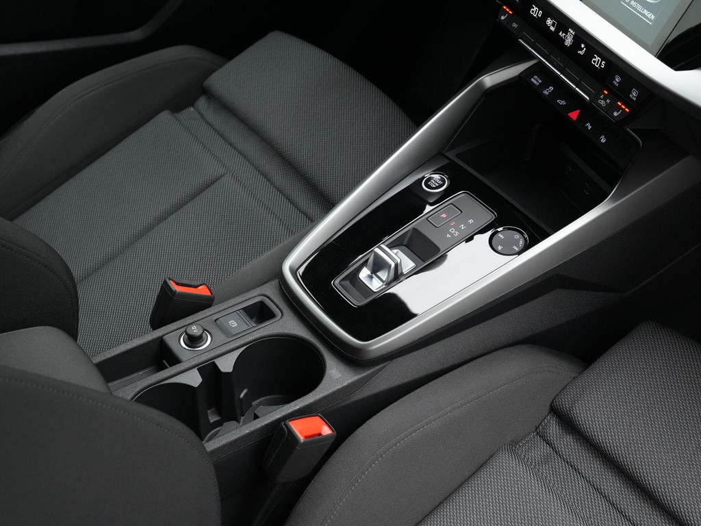 Audi A3 (KFJ84H) met abonnement