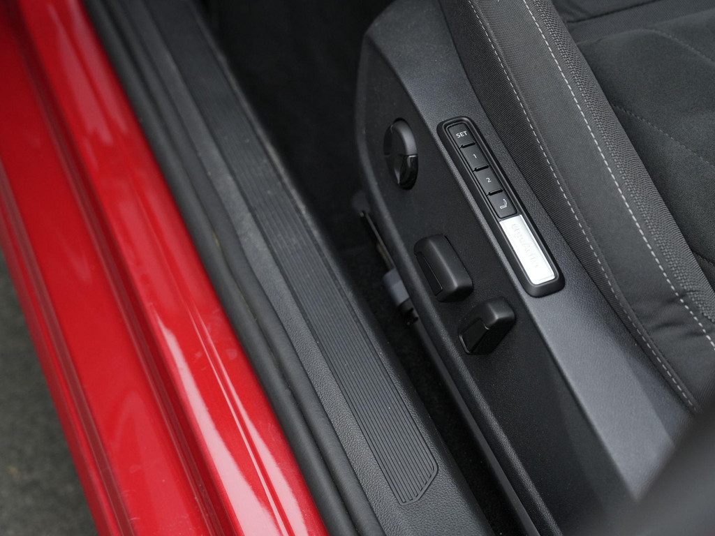 Volkswagen Golf (KJV49X) met abonnement