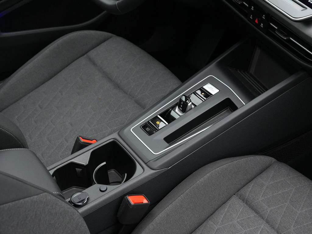 Volkswagen Golf (HTL24J) met abonnement