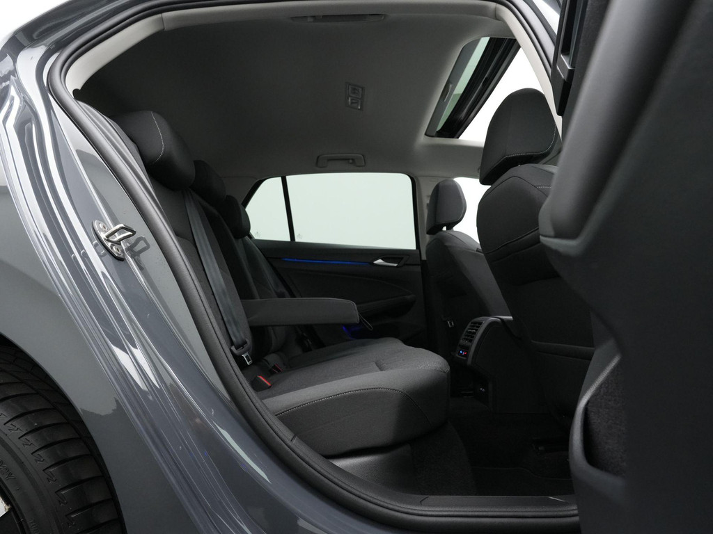 Volkswagen Golf (HTL24J) met abonnement