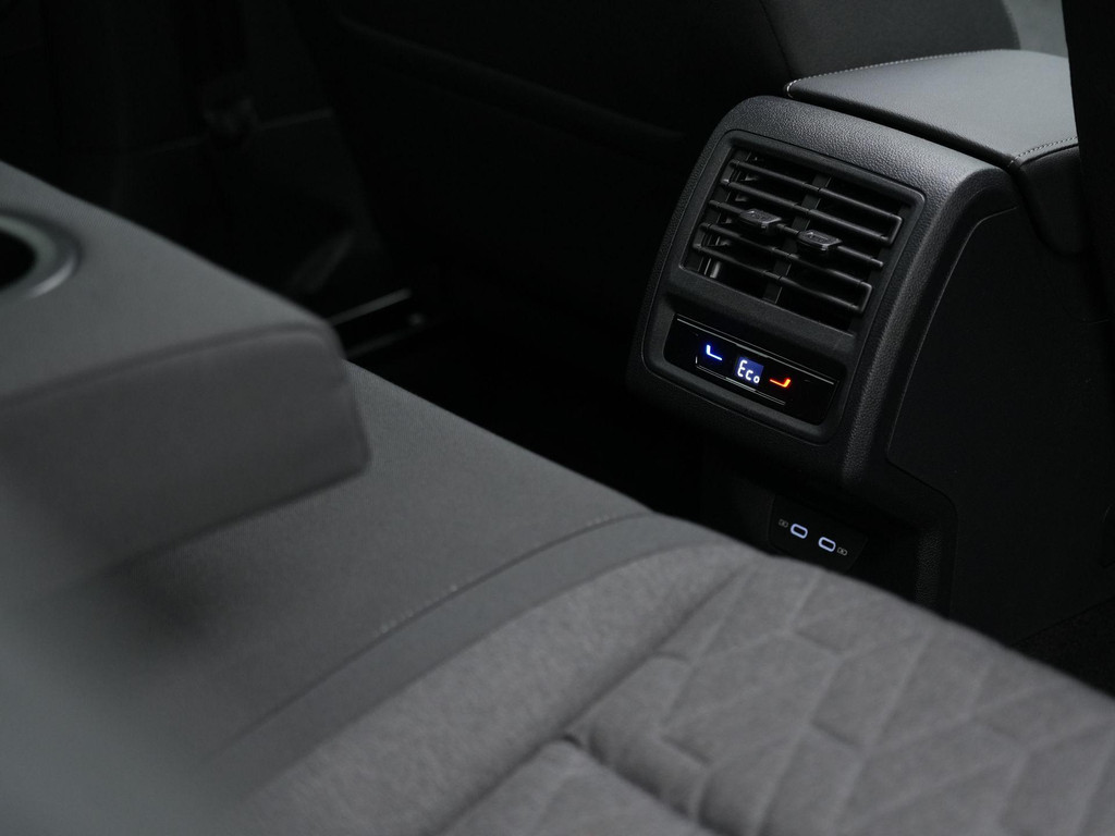 Volkswagen Golf (HTL24J) met abonnement