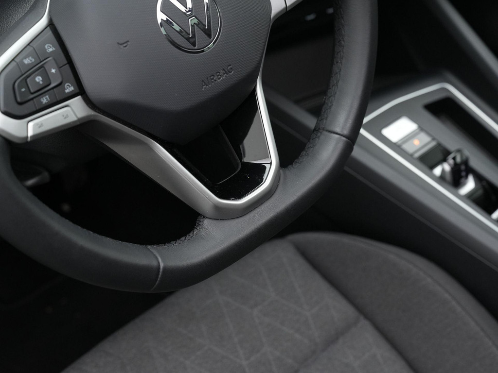 Volkswagen Golf (HTL24J) met abonnement