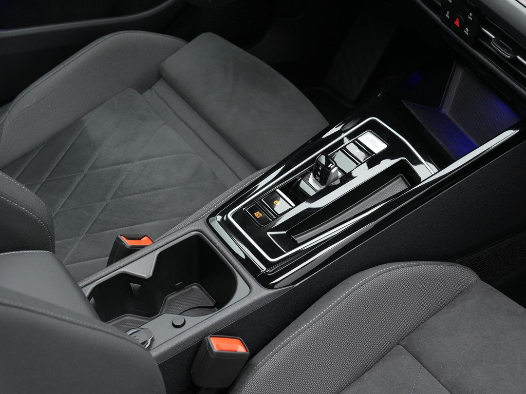 Volkswagen Golf (KJX19F) met abonnement