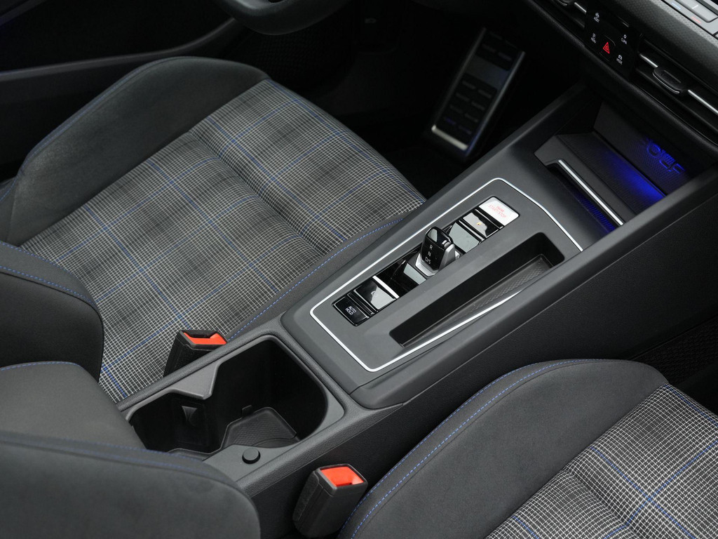 Volkswagen Golf GTE (KJJ69J) met abonnement