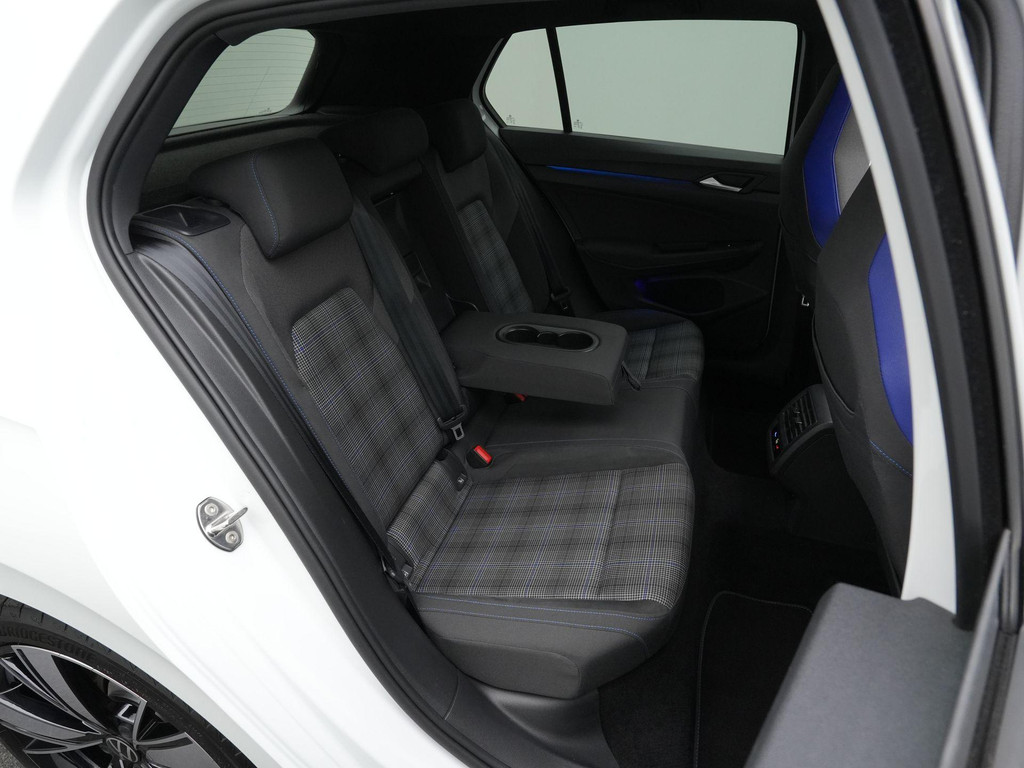 Volkswagen Golf GTE (KJJ69J) met abonnement