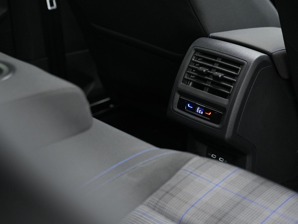 Volkswagen Golf GTE (KJJ69J) met abonnement