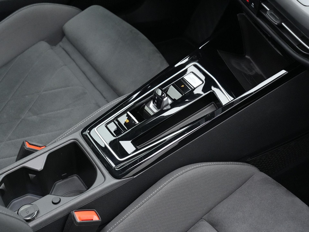 Volkswagen Golf (KGD77V) met abonnement
