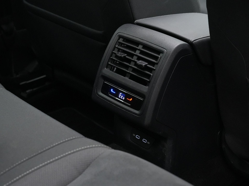Volkswagen Golf (KGD77V) met abonnement