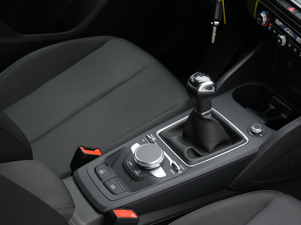 Audi Q2 (N772ST) met abonnement