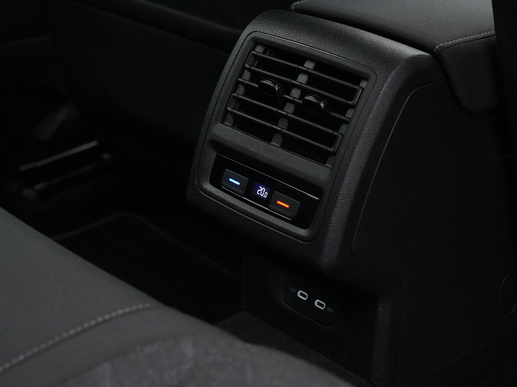 Volkswagen Golf (KGD04G) met abonnement