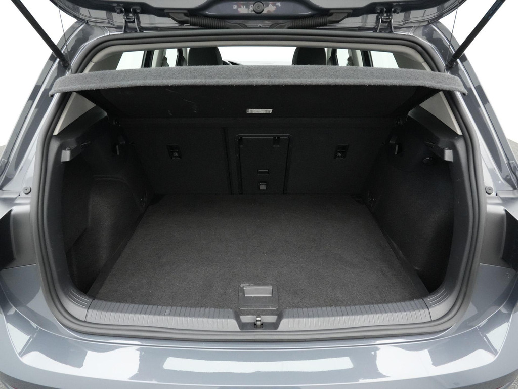Volkswagen Golf (KGD04G) met abonnement