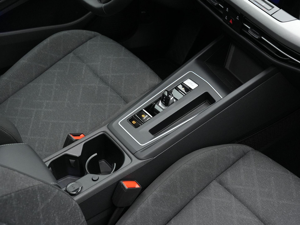 Volkswagen Golf (JTV63P) met abonnement