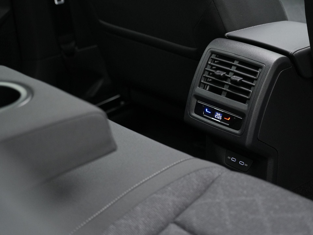 Volkswagen Golf (JTV63P) met abonnement