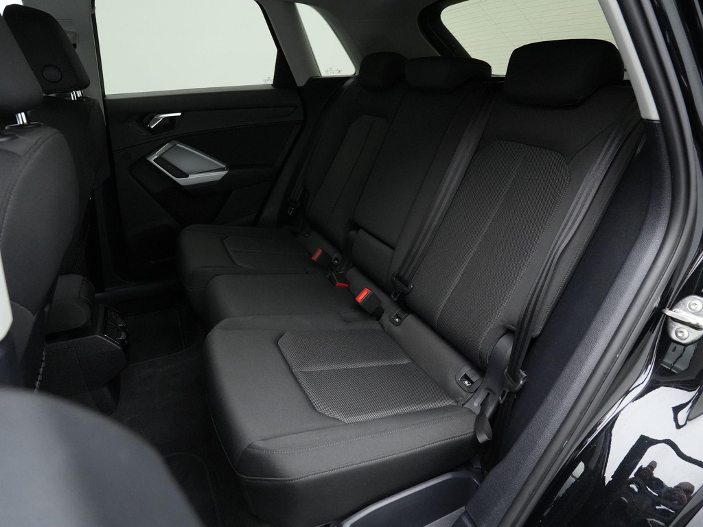 Audi Q3 (JZL84P) met abonnement