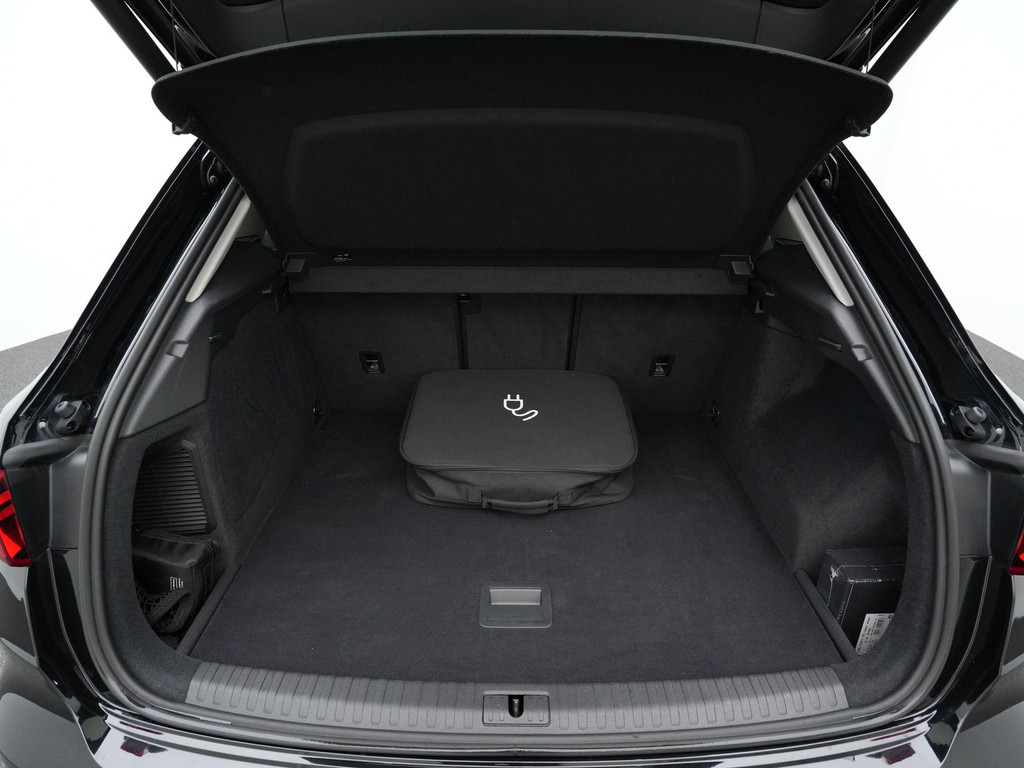 Audi Q3 (JZL84P) met abonnement