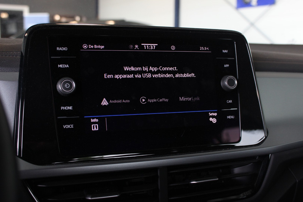 Volkswagen T-Roc (S698FV) met abonnement