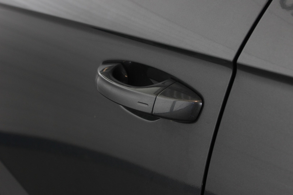 Volkswagen T-Roc (S698FV) met abonnement