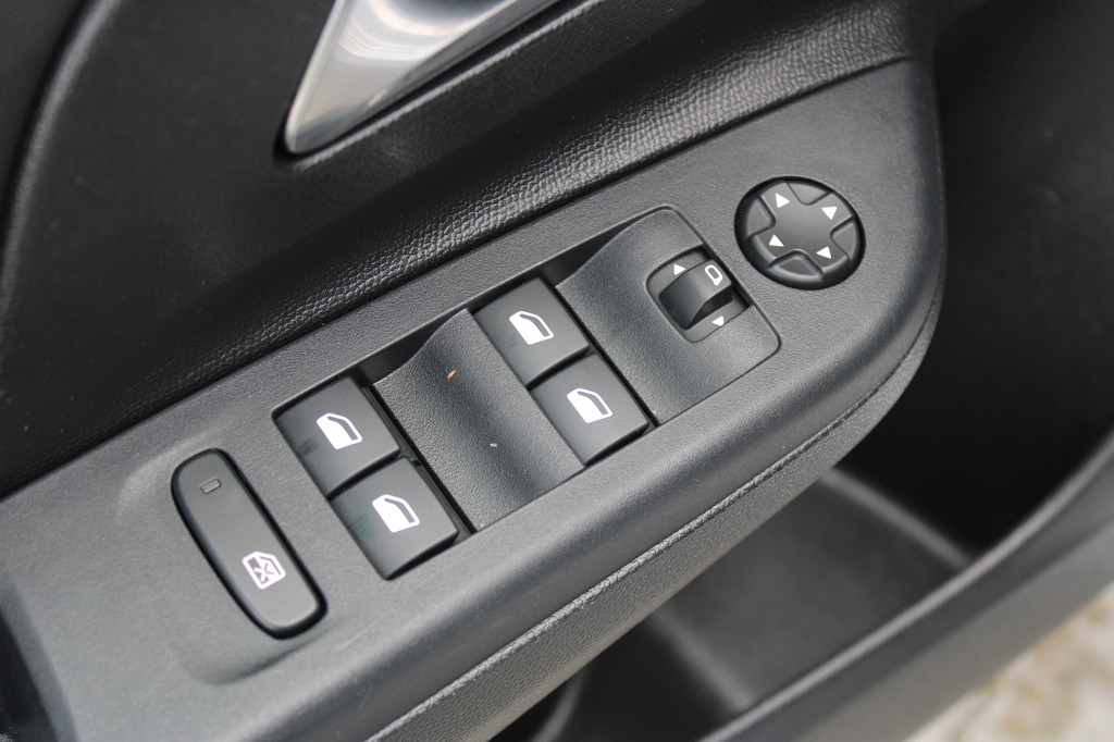 Opel CORSA-E (S238SH) met abonnement