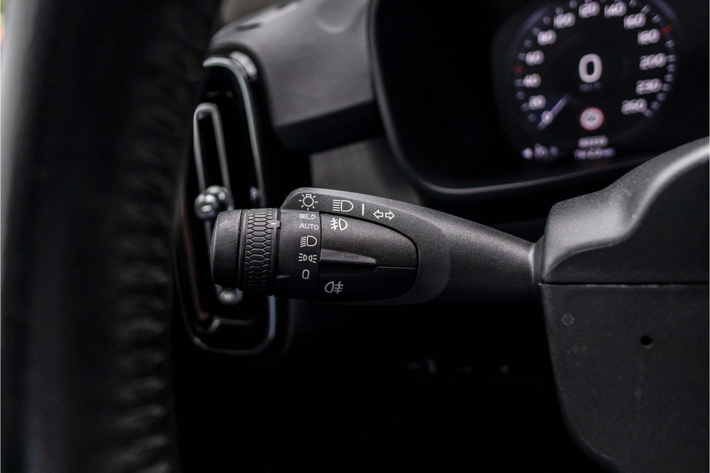 Volvo XC40 (KHL73J) met abonnement