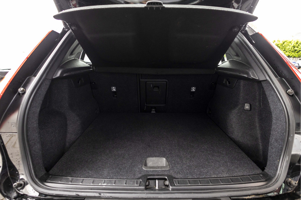 Volvo XC40 (KHL73J) met abonnement
