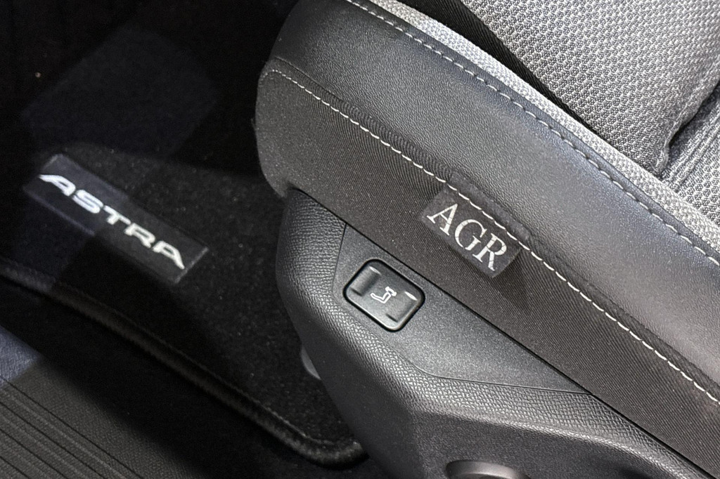 Opel Astra (S743FL) met abonnement