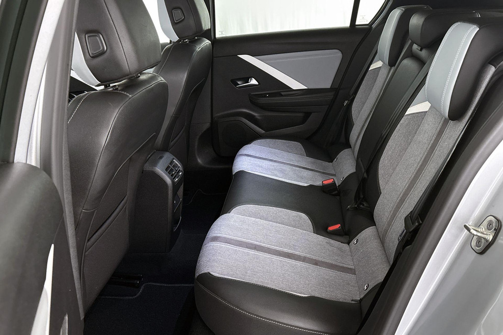 Opel Astra (S743FL) met abonnement