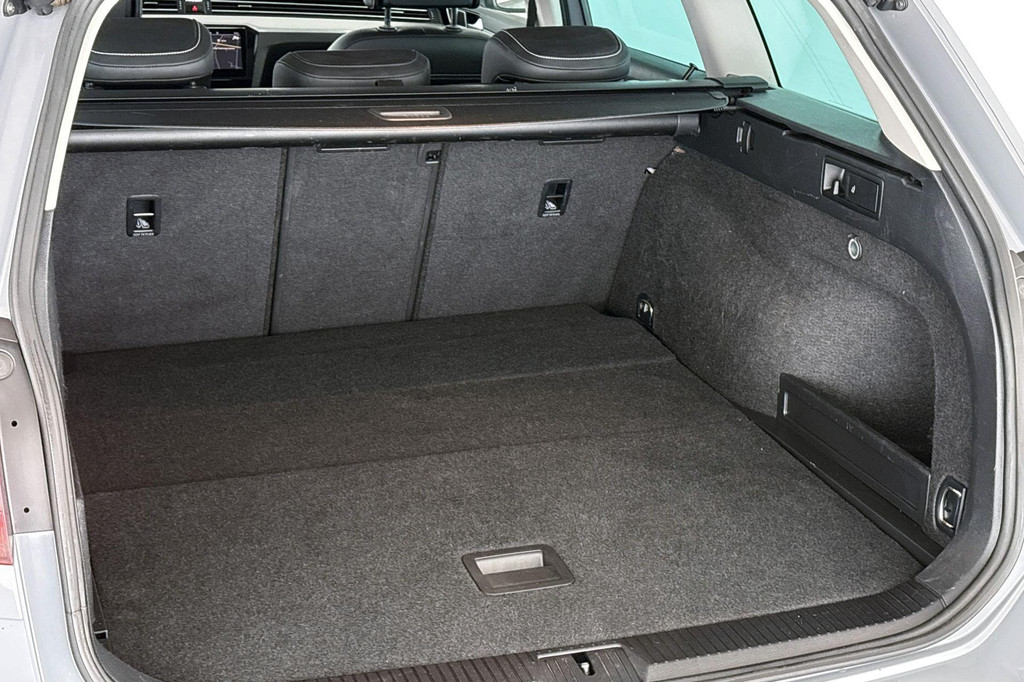 Volkswagen Passat (KJD34J) met abonnement