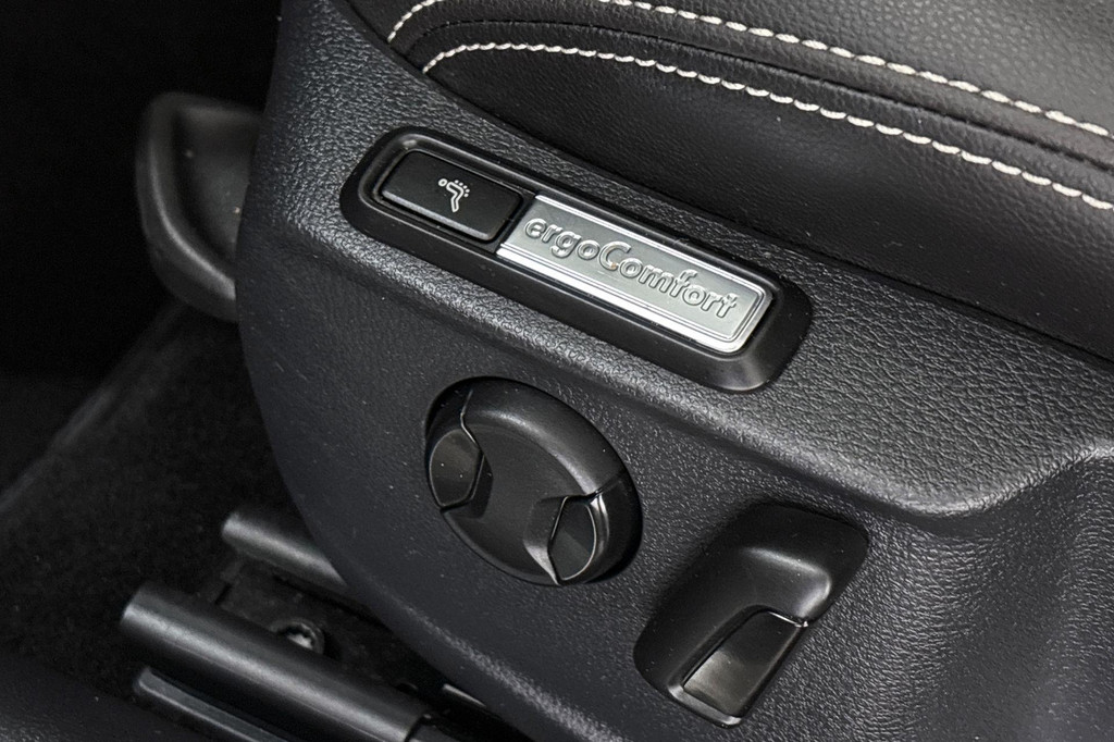 Volkswagen Passat (KJD34J) met abonnement
