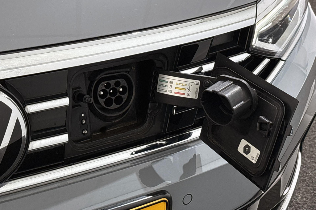 Volkswagen Passat (KJD34J) met abonnement