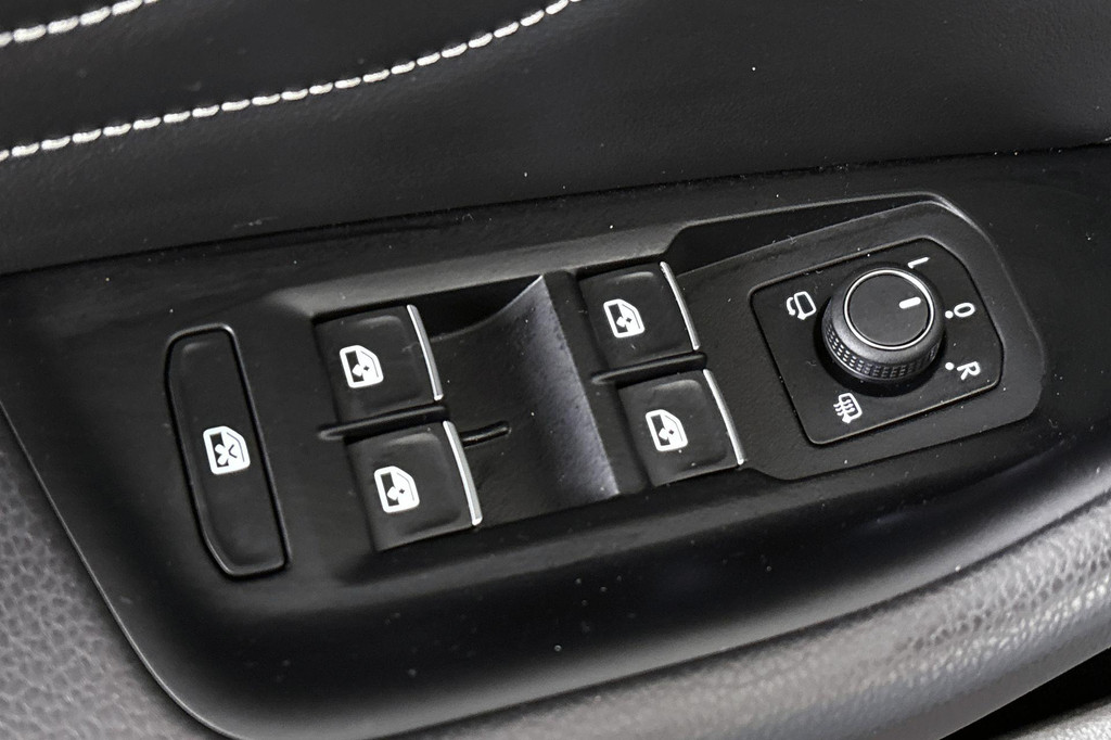 Volkswagen Passat (KJD34J) met abonnement