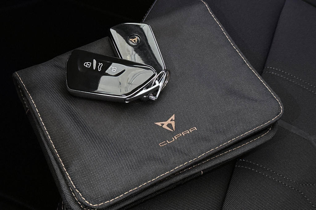 CUPRA Leon Sportstourer (KKZ26D) met abonnement