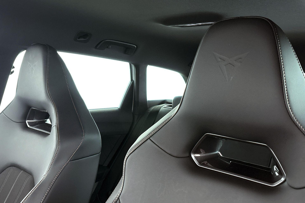 CUPRA Leon Sportstourer (KKZ26D) met abonnement