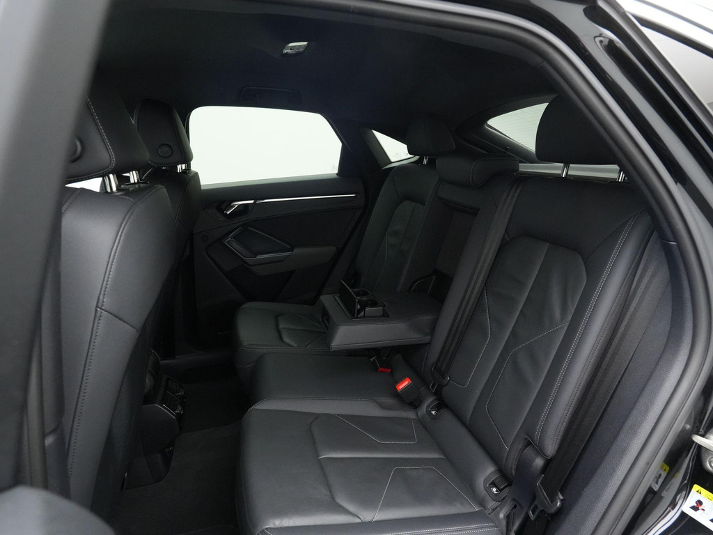 Audi Q3 Sportback (KJS62P) met abonnement