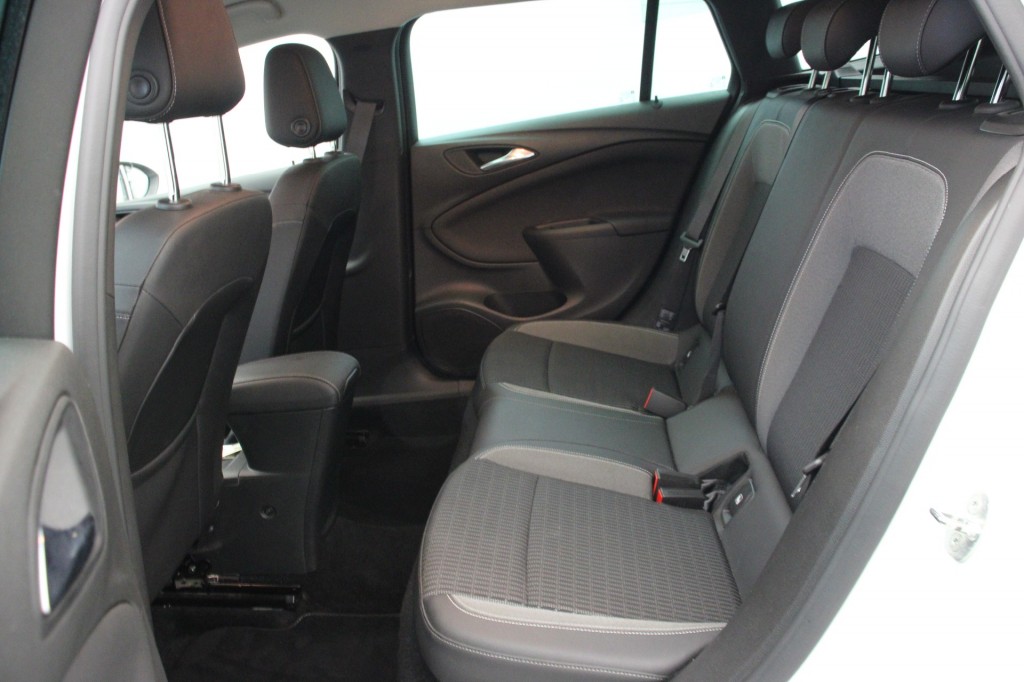 Opel Astra (N741BD) met abonnement