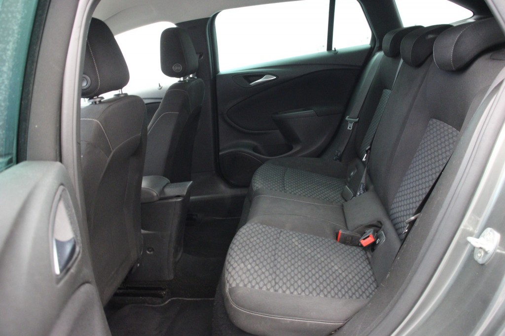 Opel Astra (N612BP) met abonnement