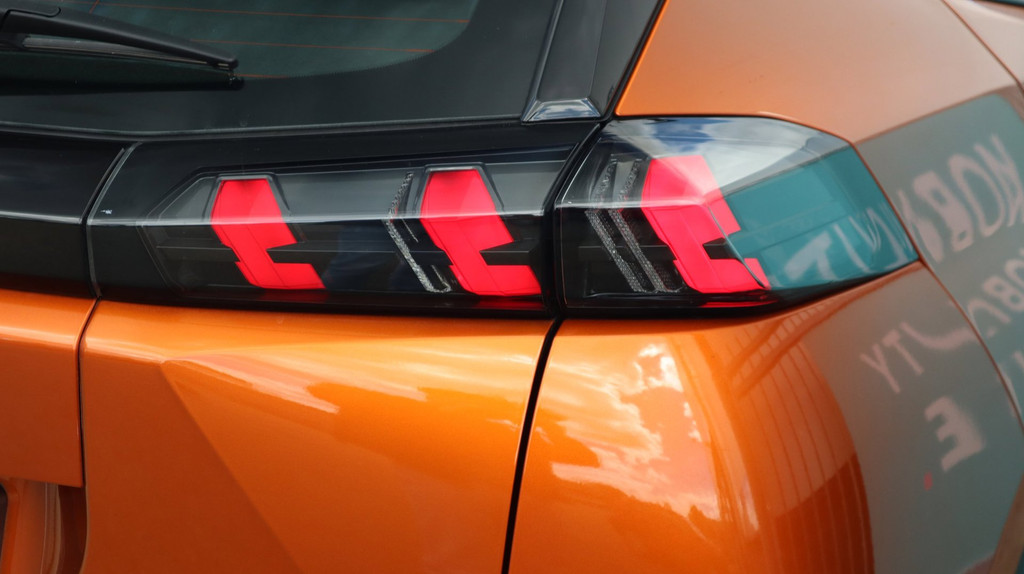 Peugeot e-2008 (R408GH) met abonnement