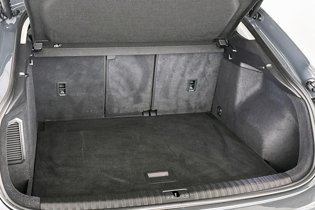 Audi Q3 Sportback (KLF54R) met abonnement