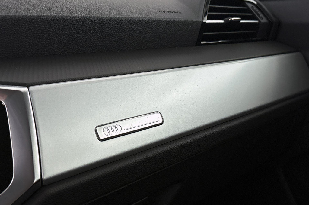Audi Q3 Sportback (KLF54R) met abonnement