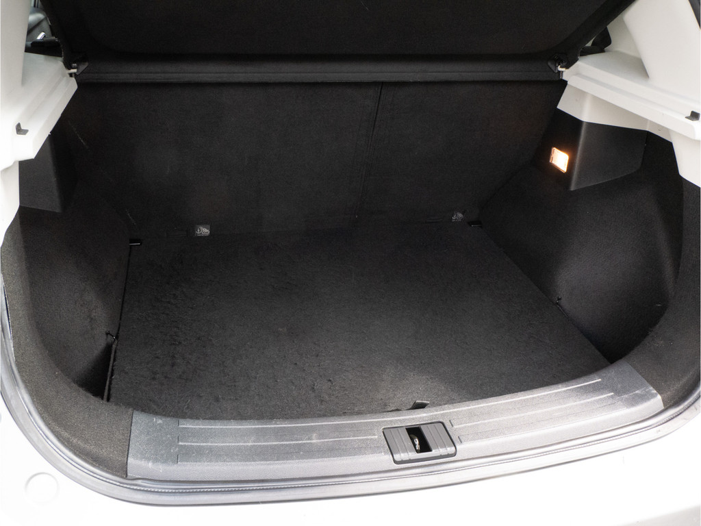MG ZS-EV (P942PN) met abonnement