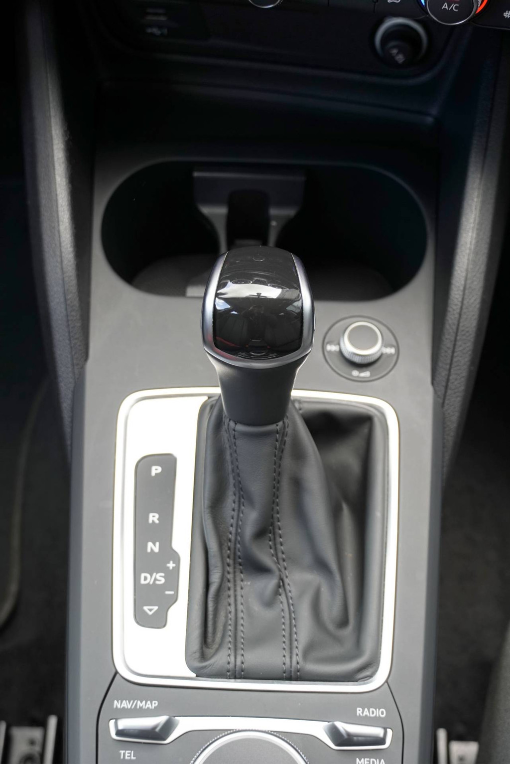 Audi Q2 (L394ZD) met abonnement