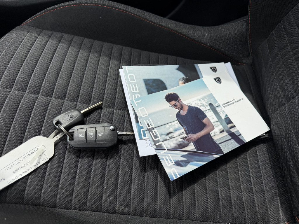 Peugeot 208 (P798NN) met abonnement