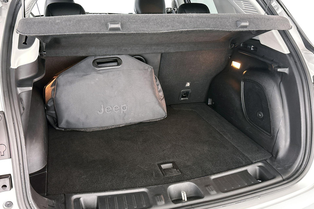 Jeep Compass (KGG38V) met abonnement