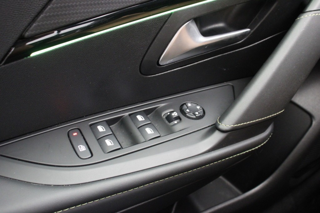 Peugeot 208 (K682LX) met abonnement