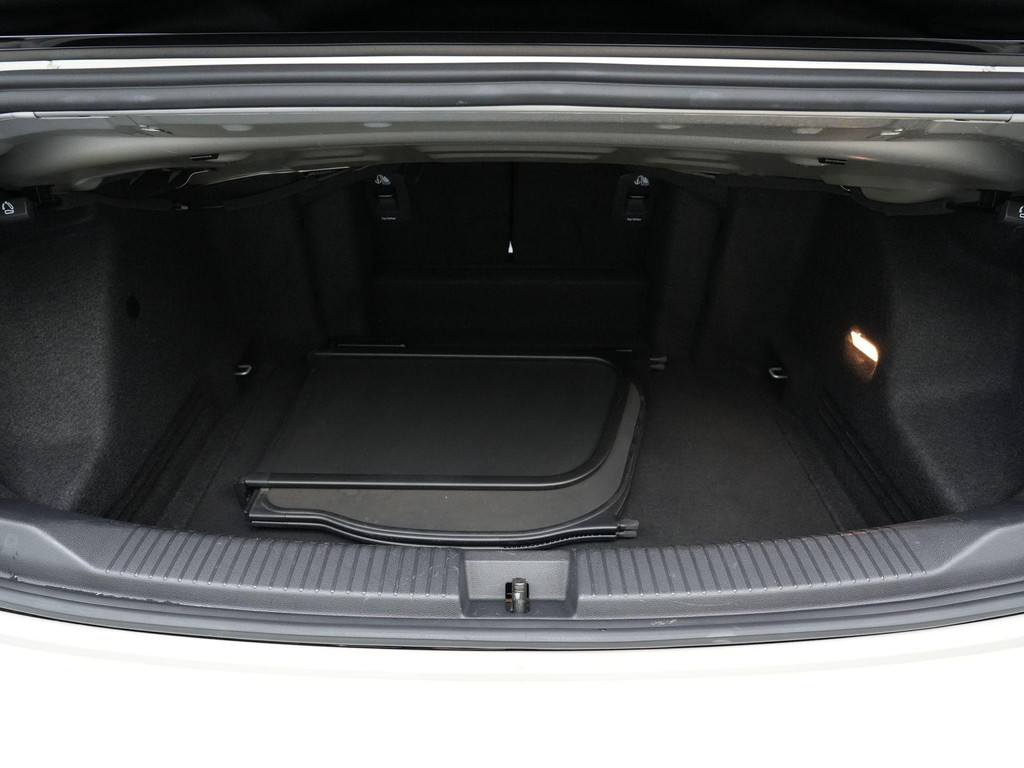 Volkswagen T-Roc Cabrio (KLB82K) met abonnement